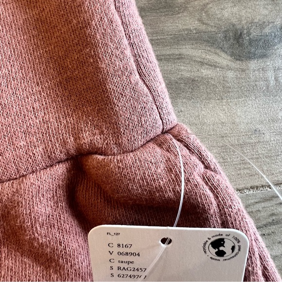 Free people road trip cutoff sweat shorts taupe NWT - Picture 3 of 4